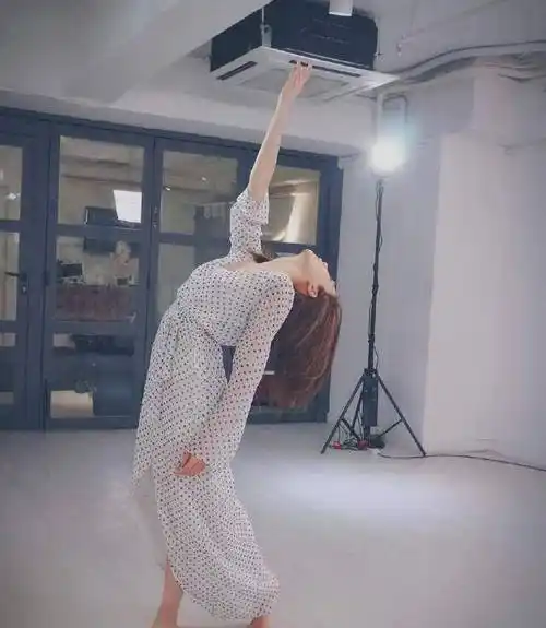 原创tvb黄智雯剧中独舞展优美气质生活中热爱跳舞充满阳光与活力