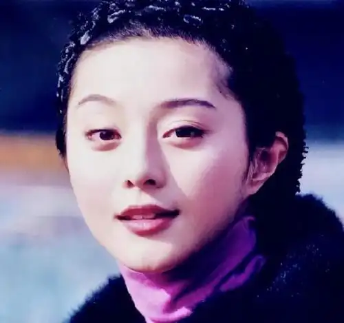 范冰冰十八岁照片曝光这么多年过去了她颜值还是那么高