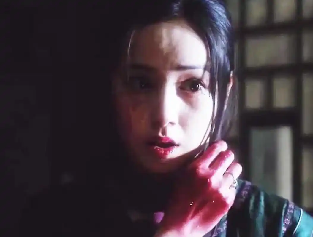 分享一组蒋雯丽老师在《霸王别姬》中的剧照,短短几分钟的戏份,却造就