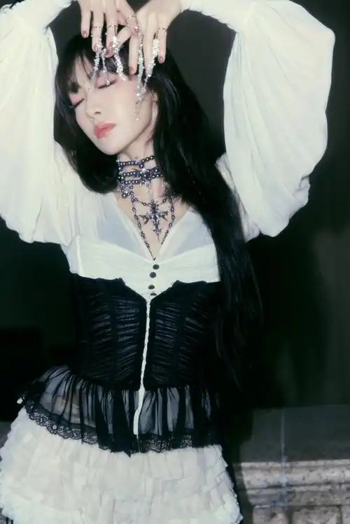 蓝色异瞳点缀之下即将热辣登场 ,期待今晚点燃的一把火 97#宋茜爆