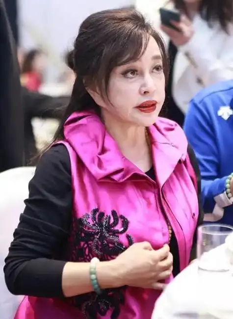 女星扮年轻,一个比一个辣|周迅|董洁|刘晓庆|蒋雯丽|章子怡_网易订阅