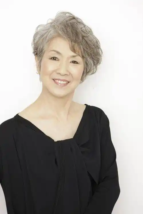 58到88的女性,发型这样剪,花白头发也很美_短发_的设计_造型