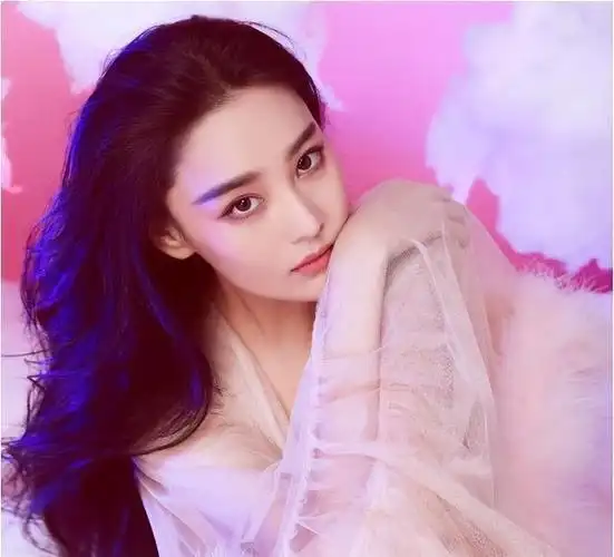 张馨予曾因石头被全网笑,嫁何捷后人生大翻盘!