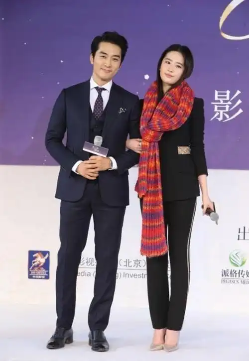 "白富美"刘亦菲:年仅30身价超20亿,为何不敢退出美籍