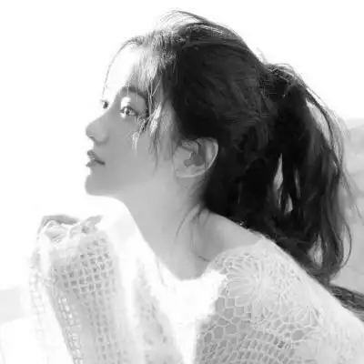 头像女生可爱萌气质黑白真人图片
