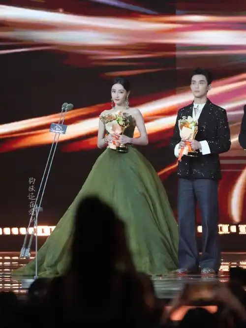 置顶我的香香公主老婆@dear-迪丽热巴在我的相机里没有一张废图请接受