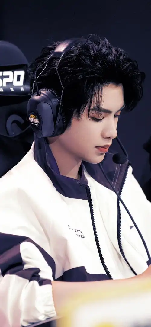 黄明昊战至巅峰