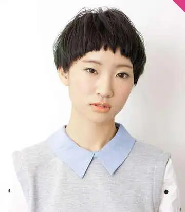 短发发型图片 齐刘海修颜显瘦