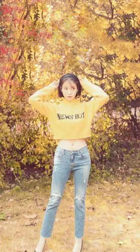 想穿牛仔裤,先学学iu李知恩的入门搭配再说!