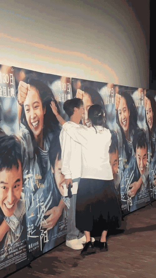 今天路演现场李庚希还壁咚了彭昱畅哈哈哈哈,好像看到