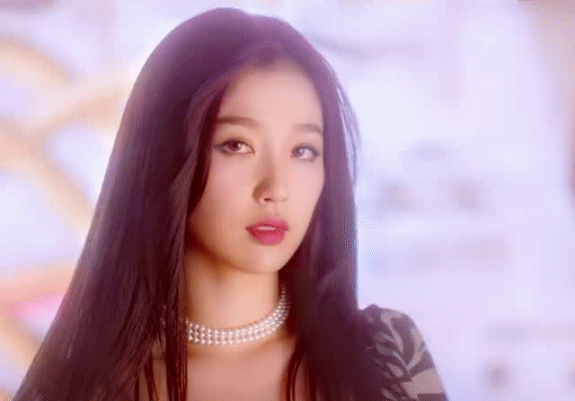 虞书欣真的太可了叭!一袭薄荷短裙造型,满满的少女风!"哇哦"