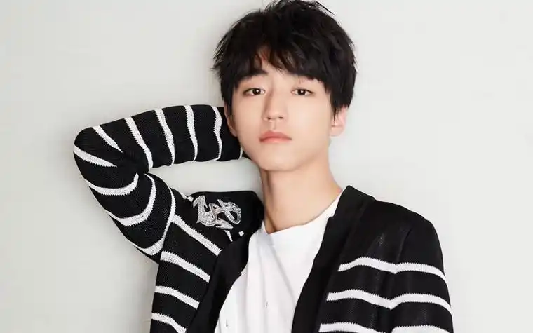 顶流王一博风波,女方晒超大孕肚照回击,王俊凯被无辜卷入