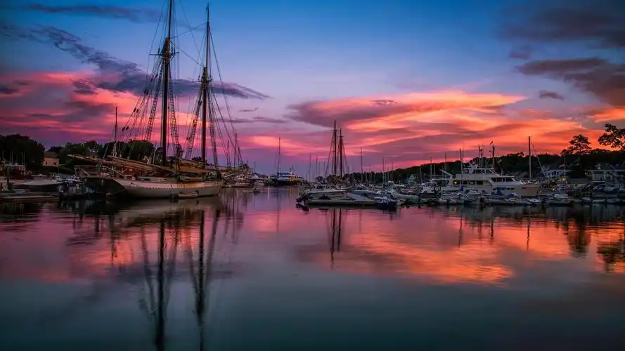 唯美夕阳下的游艇船只,图片,壁纸,摄影-桌酷