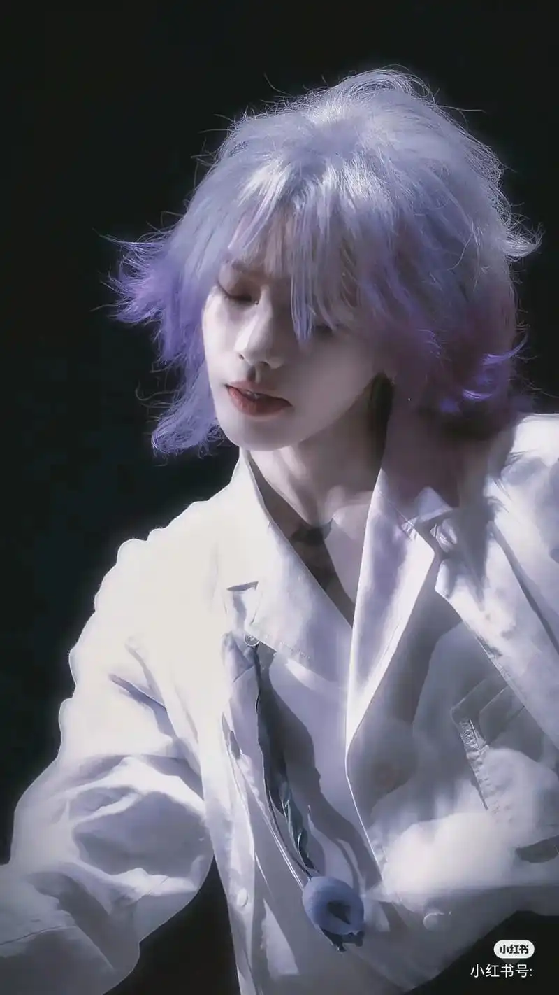 华晨宇南京演唱会.新发型好看疯啦!演唱会整个造型都太顶了 # - 抖音