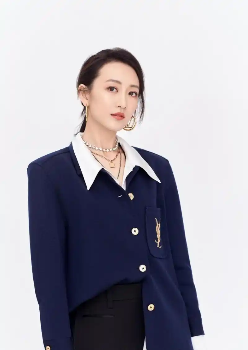 王鸥蓝色西装魅力写真图片
