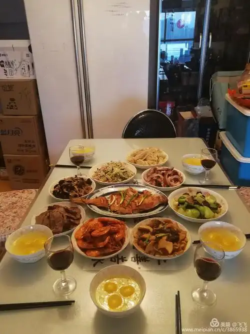 的家庭大餐 疫情期间是尽量少出门 更不要说下馆子了 都是在家吃饭