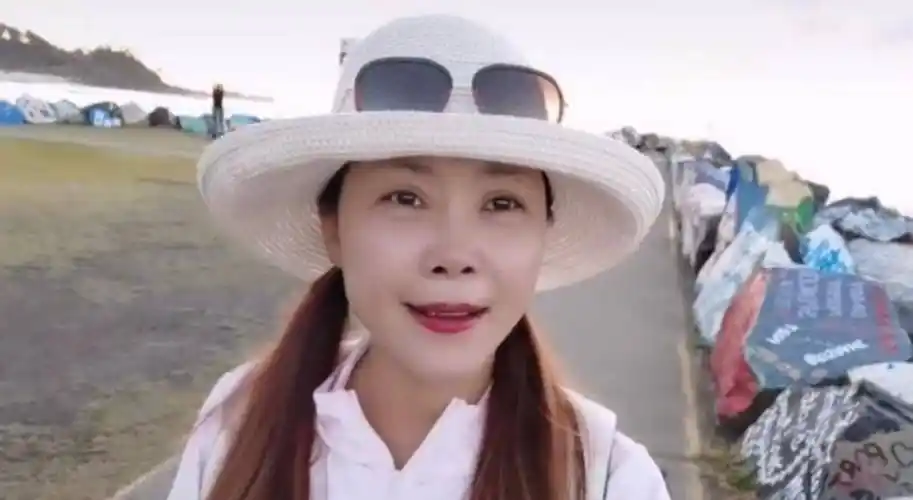 55岁田震晒照曝近况!素颜出镜状态好,隐退后定居国外生活幸福