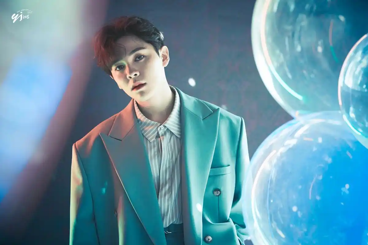 尤长靖首张个人专辑  *图片*190925尤长靖  绚丽的光 勾勒了你的帅气