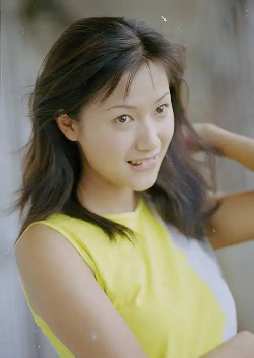 16岁的徐静蕾想报考中戏的工艺美院,但大学不是光会画画就可以的,她