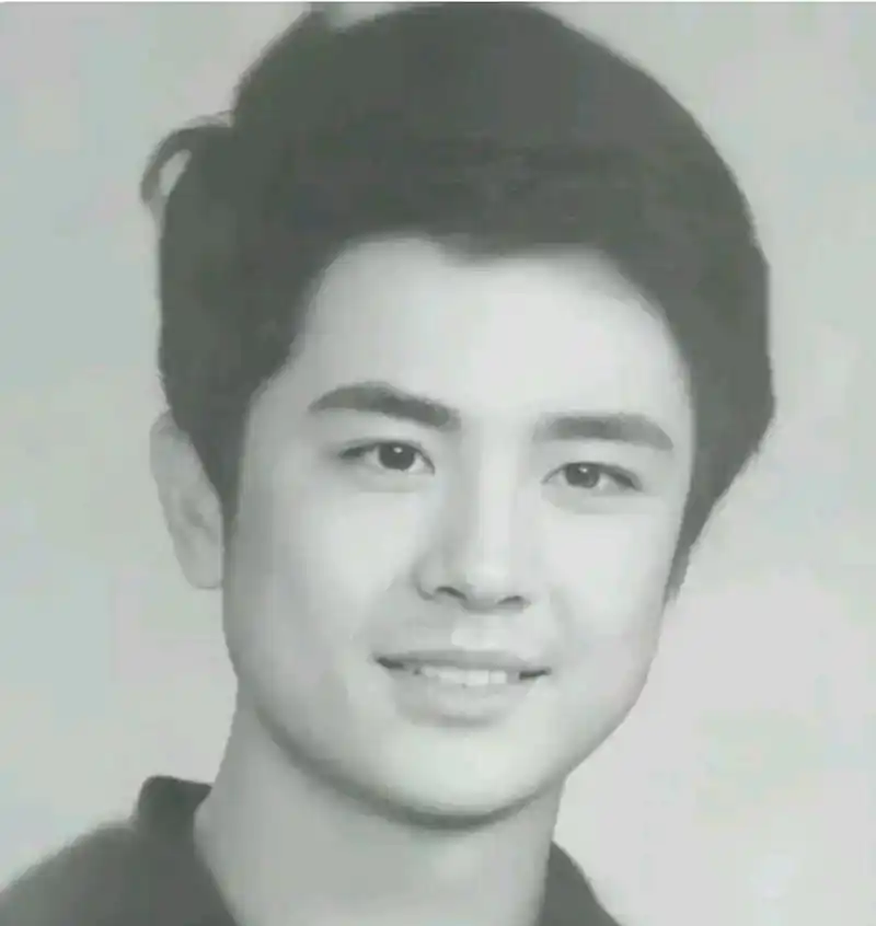 这是《唐僧》演员徐少华和倪萍年轻时的合影!