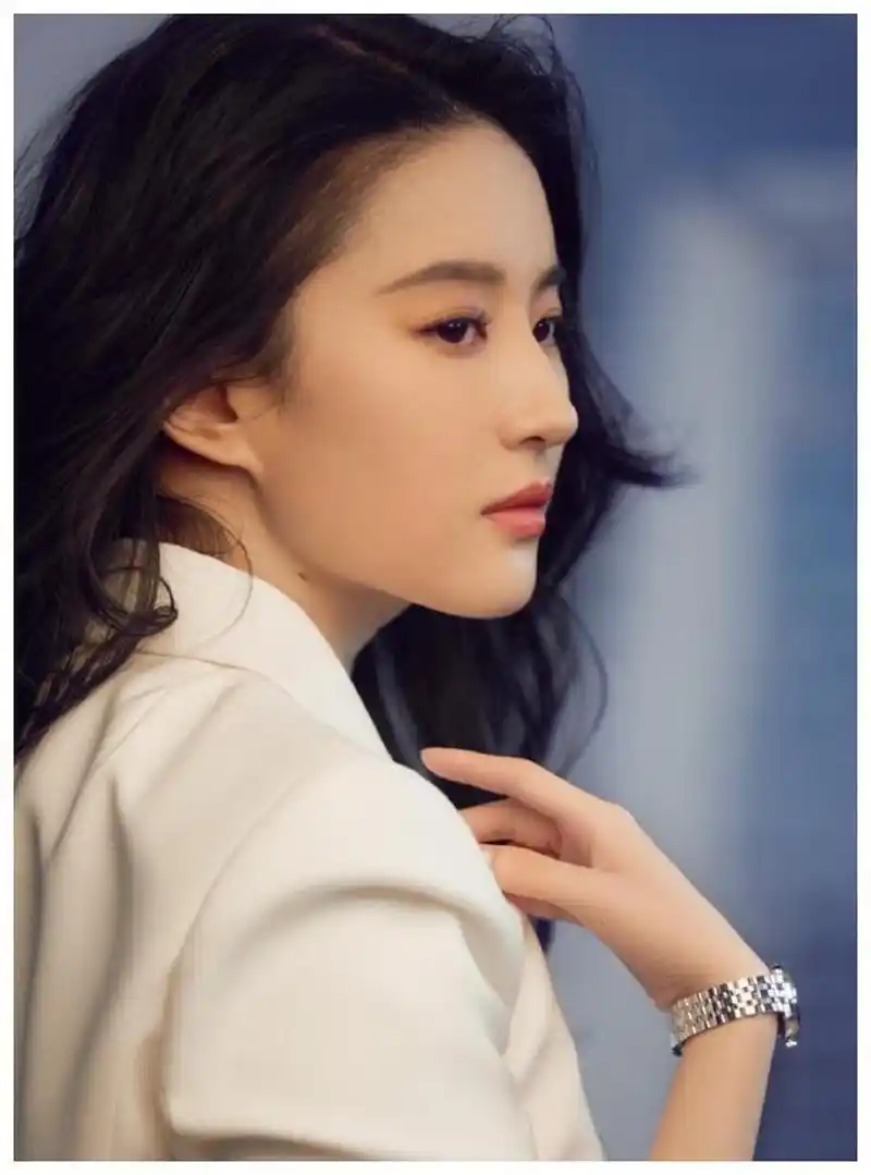 刘亦菲迪丽热巴驼峰鼻# 好看,为什么我的#驼峰鼻# 惨遭男友分手?