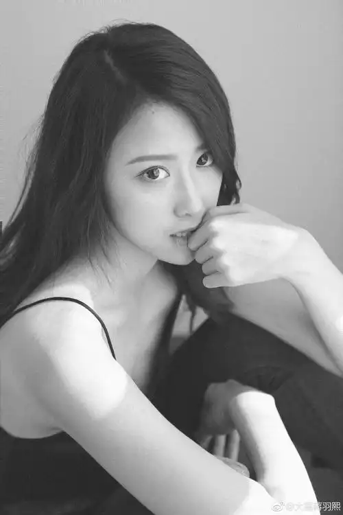 蒋羽熙现在在哪里直播 她素颜照片长什么样