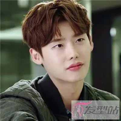 中分发型男生怎么弄好看超帅气男生中分发型