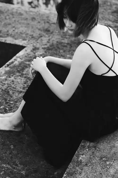 等_人像_poco摄影,失恋,情绪,黑白,孤独