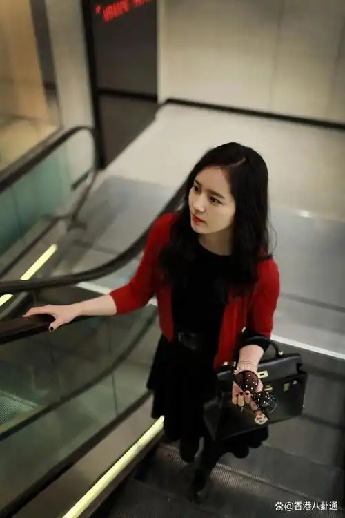 延政勋日常最大的爱好就是给自己妻子拍大片.