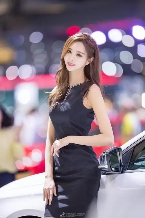 21           新浪娱乐讯 郑恩惠是韩国车模,曾惊艳亮相2016年