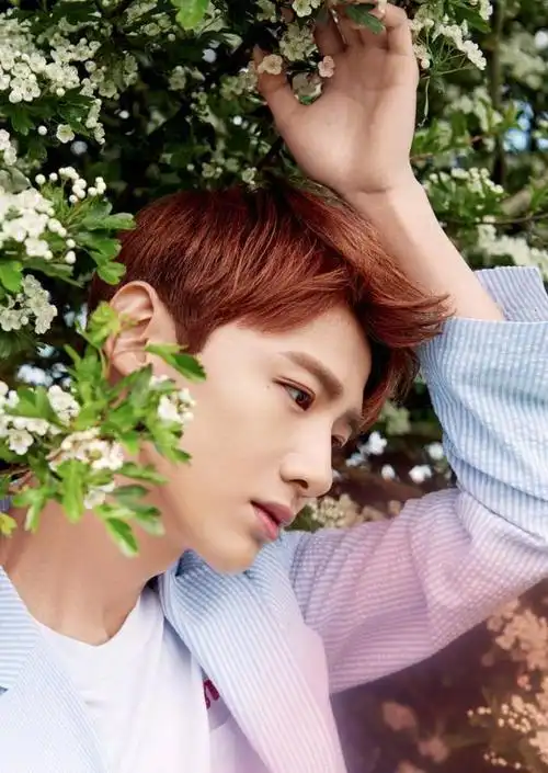 此次白敬亭变身花敬亭,大秀各种美照,真没想到小白还有如此惊艳的一面