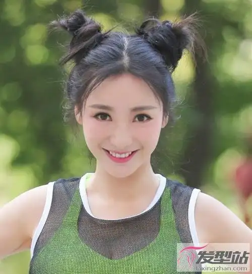 萌系双丸子头怎么扎轻松变身可爱美少女