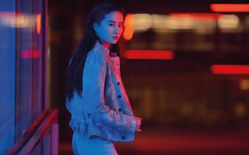 刘亦菲霓虹光影高清桌面壁纸