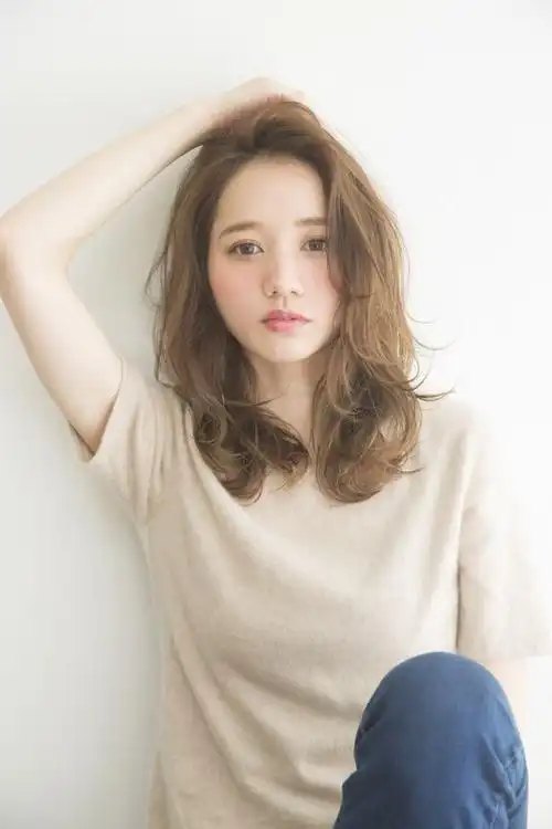 中长发x 3种卷发造型,这个春天季节帮你终结孤单