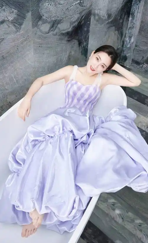 马苏身材饱满,皮肤白皙,真是风韵犹存_女明星_外貌_演技