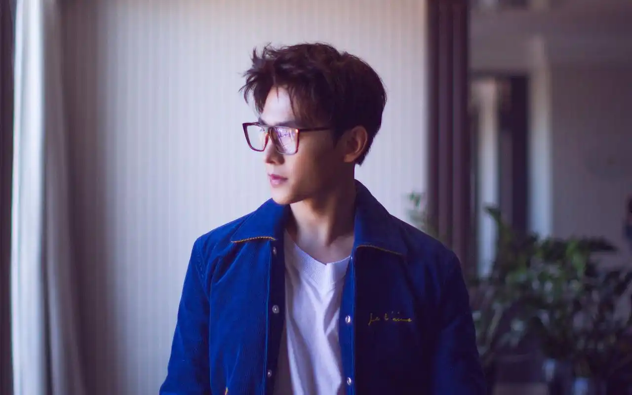 杨洋帅气时尚高清图片桌面壁纸