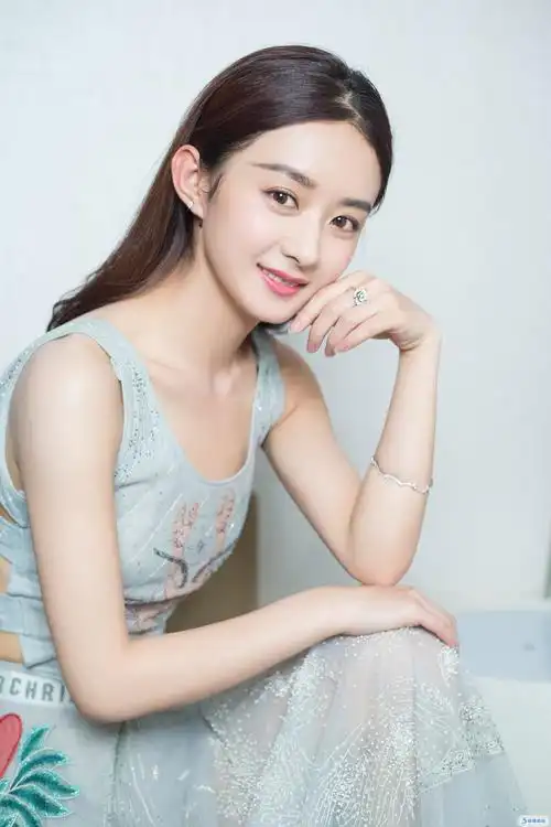 看了赵丽颖的出院照片,网友表示娱乐圈终于有个正常的妈妈了