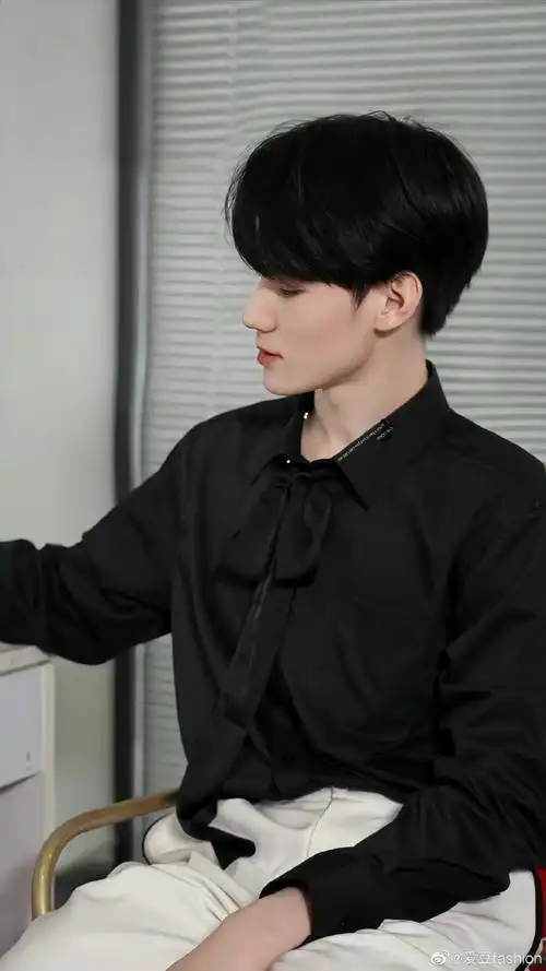 张真源超话#张真源问谁上当了#张真源西装造型好帅啊!