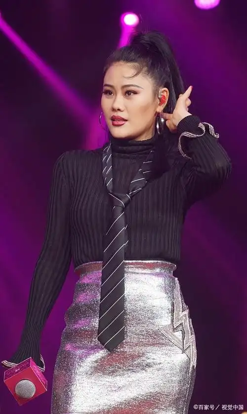 《浪姐5》风波不断:外国姐姐退赛引发热议,袁娅维去留成谜!