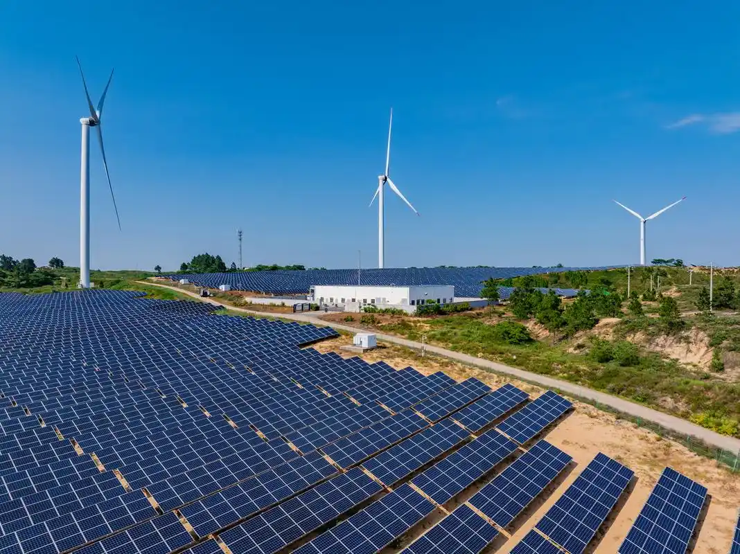 法案削减可再生能源补贴,限制电池产业,却取消甲烷排放惩罚,连马斯克