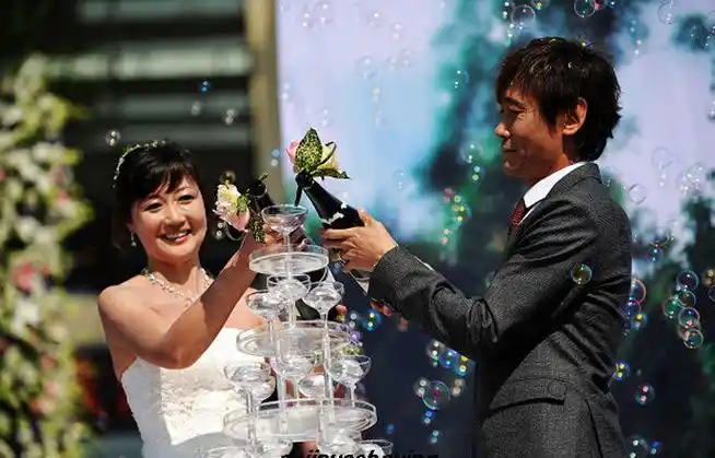 高峰和范春玲是什么关系 从国脚到明星有哪些过往