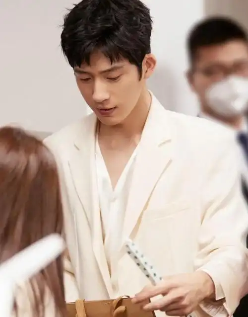 没想到和倪妮分手后,井柏然竟以这种方式打出了王炸