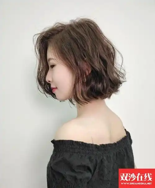 中长发气垫烫什么发型好看(今年流行减龄全头烫发型)_双沙在线