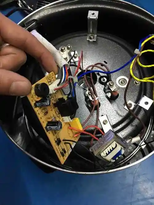 九阳电压力锅不通电维修