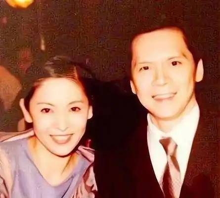 从"香港大姐大"到慈祥公婆,揭秘"向太"陈岚的璀璨人生_向华强_母亲