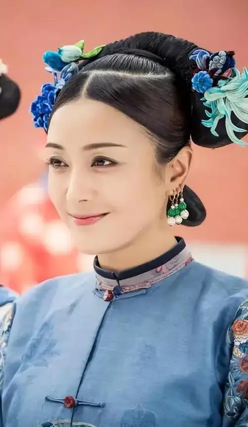 45岁的秦岚有多美?她的腰是"夺命的刀",她的臀是"夺命的魂"