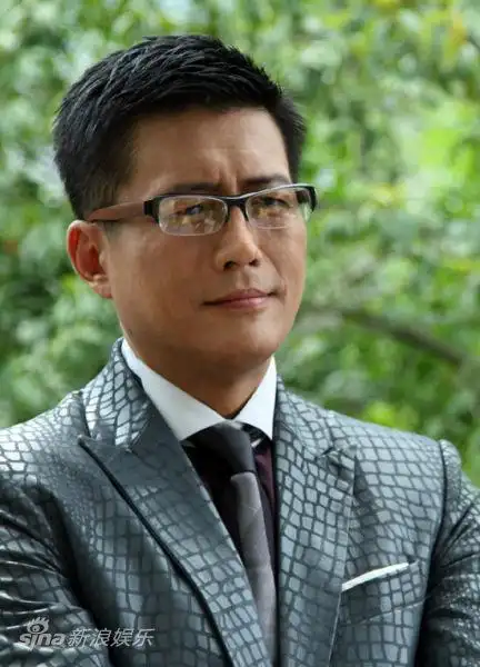 资料电视剧偏偏爱上你主角高曙光饰李荣豪