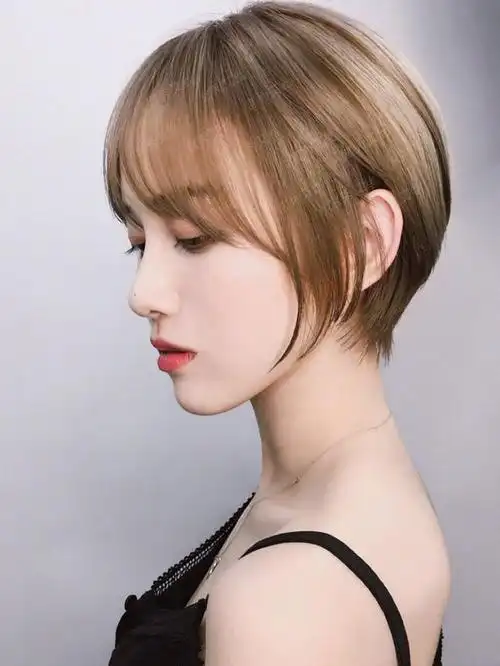 3,波波头内扣短卷发发型图片2,波波头齐肩短发发型图片1,波波头短发