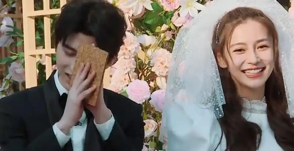 蔡徐坤和白鹿要炒cp?是为了给跑男引流,还是为了和baby撇清关系