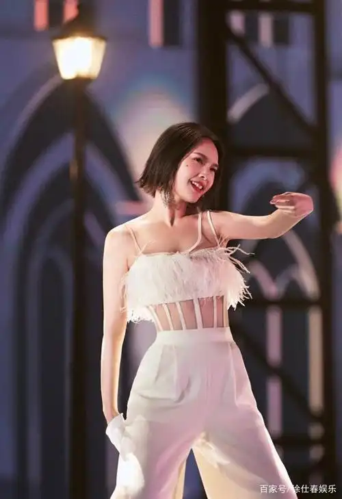 3月26日,《乘风破浪的姐姐2》最新一期四公舞台播出,杨丞琳的精彩表现